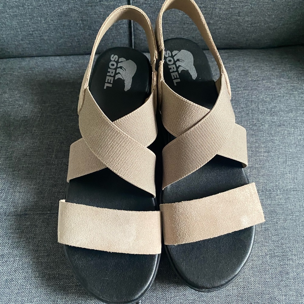Super cute Sorel Cameron Flatform Sling back sandals! Never worn outside!